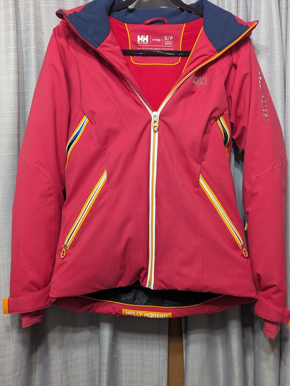 Helly Hansen Women’s Motion Ski Jacket Hot Pink sz Small RECCO Insulated Stretch